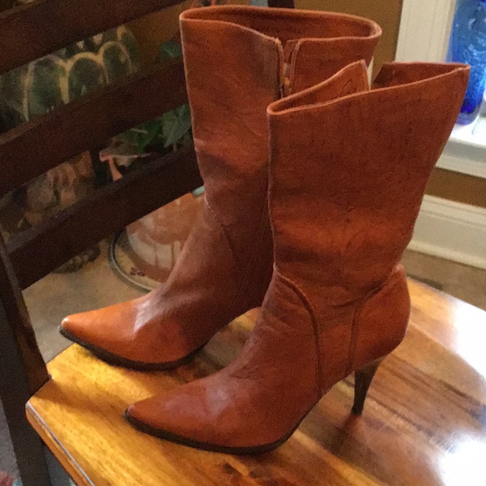 Gorgeous Kenneth Cole “that’s the point” boots